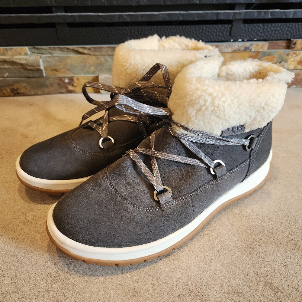 UGG Lakesider Heritage Lace Boots - NWOT